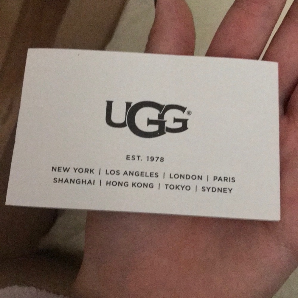 Tall Bailey Bow Uggs - Picture 4 of 8